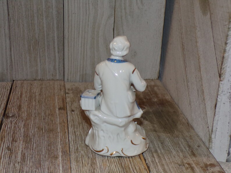 Vienna Woods Fine China Porcelain White Blue Figurine Boy w Doves Vintage Home Decor Gift Memories Daysgonebytreasures * immagine 4