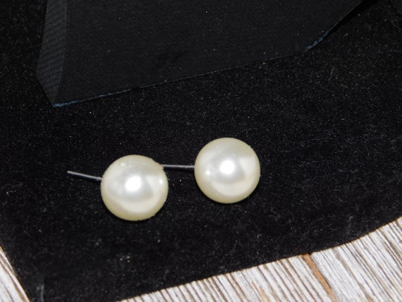 Vintage Pierced Gold Faux Pearl Earrings. Vintage… - image 1