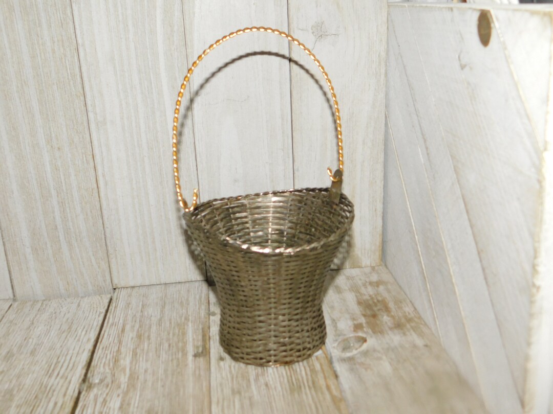 Vintage Wire Silver Small Basket W Handle, Unusual Unique Wire Basket, Small Wire Basket
