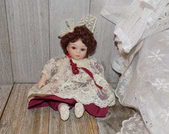 ドール　人形　Treasured Heirloom コレクション　　絵画モデル Heirloom Treasure Porcelain Doll by Happyland, Vintage - Etsy