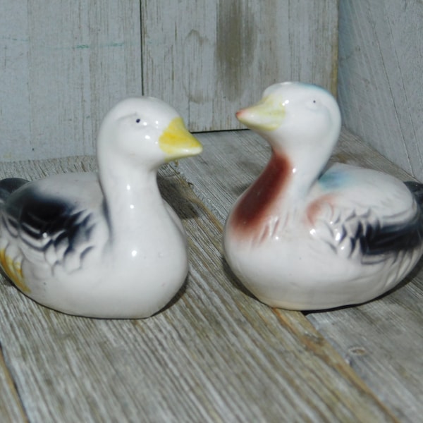 Vintage Sweet Little Ducks Salt and Pepper Shakers Darling, Vintage Table decor, Vintage Kitchen Decor, Memories, Daysgonebytreasures