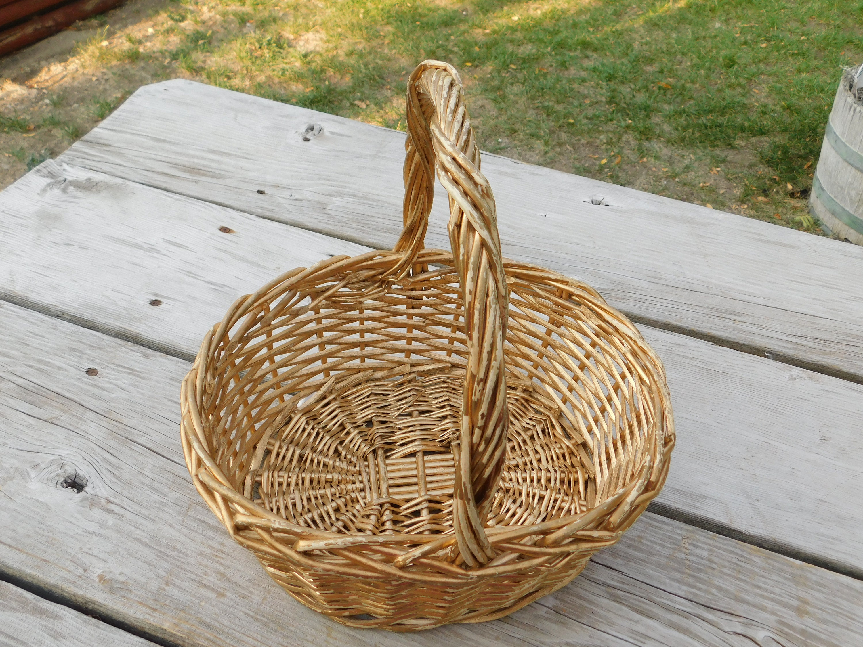 LOOKAT Wicker Picnic Basket，Storage Baskets with Folding Handles & Liners， Storage of Easter Eggs and Candy ，Kids Toy Storage，Beach Basket Oval-Round Bottom, Brown 