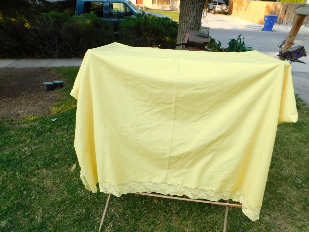 Buffet Long Table Cloth Lace Flower Trim 97 in X 64 in Yellow Daisy