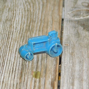 TRACTOR Vintage Mini Toy Tractor, Plastic Blue Tractor, Toy Tractor,  Vintage Toys, Vintage Plastic Toys, Memories, Daysgonebytreasures *y