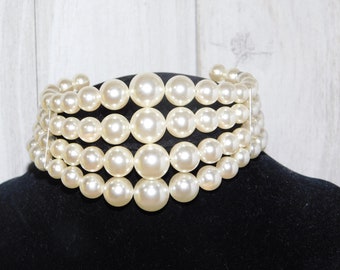 Vintage  Faux White Pearl Stretch Bracelet, Vintage Bracelet, White Bracelet, Wedding, Gift idea, Memories Daysgonebytreasures  *cy