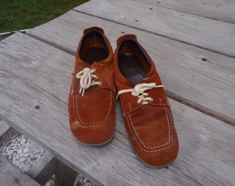 BOWLING SHOES Brown, Vintage Bowling Shoes, Bowling, Prop, Winter Sports Home Decor, Old Shoes, Memories, Daysgonebytreasures *y