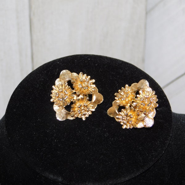 Vintage Gold Tiny Spark Flower Like Clamp Earring, Vintage Clamp Earring, Vintage Earring, Prop, Daysgonrbytreasures @*
