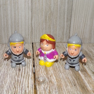 Princess and Knight Toys, Toy  Castle Pieces,  Vtg Toys,  Princess Toys, Memories Gift, Prop, Daysgonebytreasures,*y