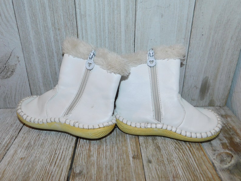 Vtg Little Girl Heart Winter Boots, Or Doll Boots, Vintage Girl boots, Vintage Childs Boots, Winter Home Décor, Prop, Daysgonebytreasures image 3