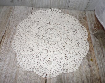 Doilies White Round, Vint Table Mat, Vintage Table cover, Shelf Cover, Vintage Home Décor, Granny Chic, Gift, Daysgonebytreasures, *y