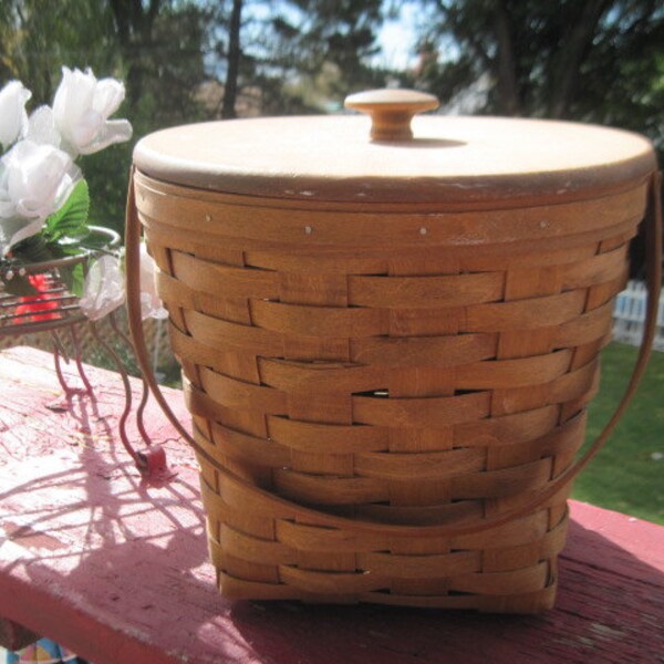 RESERVED / Sweet Basket that has lid on top   Sewing Basket / Great Place to Store Craft  , yarn Ect