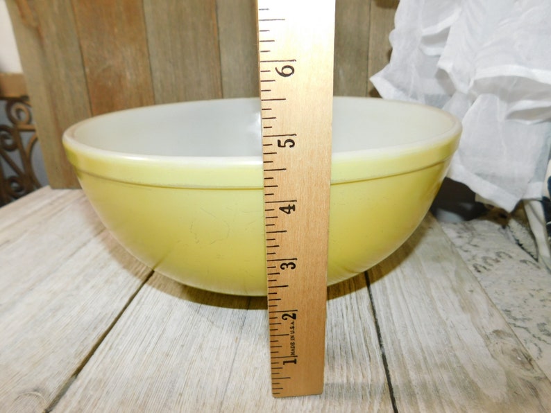 s*** Pyrex Mixing Bowl, Large Size Pyrex Bowl, Nesting Bowl, Country Kitchen Decor, Vintage Kitchen Decor, Country Home Decor, Movie Prop, :