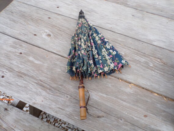 Vtg Floral Parasol Dark Color w Pink Flowers Vtg … - image 9