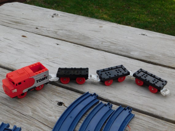 jaloezie attribuut Zus Vtg Tomy Train 80 Pieces Sold by Pieces Vintage Toy Train - Etsy