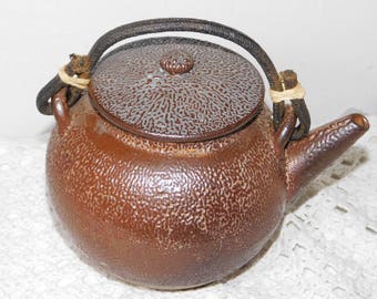 Teapot, Brown Teapot, Wicker Lk Handle,  Vtg Kitchen, Vtg Country Kitchen, Country Decor, Farm House Decor, Memories, Daysgonebytreasures *Y