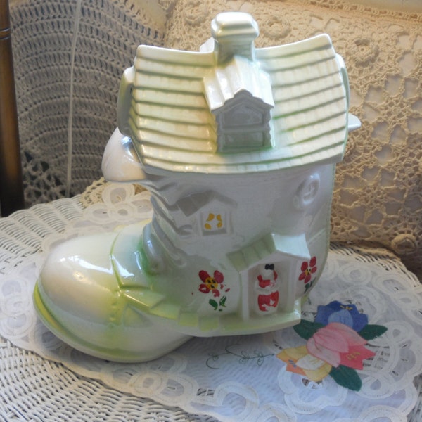 Shoe Cookie Jar, Green/White Shoe Cookie Jar Mother Hubbard, There An Old Lady, Maurice of California Cookie jar, Vintage Cookie Jar :)S