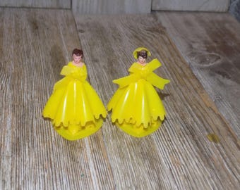 Adornos para tartas de niñas, Adorno para tarta de niña amarilla, NECESITA REPARACIONES, Adornos para tartas vintage, Recuerdos, Regalo, Atrezo, Daysgonebytreasures *
