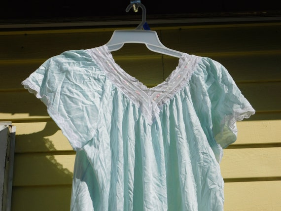 Night Gown, Vintage Light Green Night Gown, Vintage Night Gown, Womens Night Gown,Daysgonebytreasures *y
