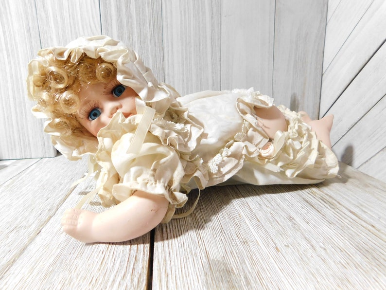 nail painting doll