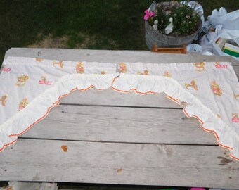 Nursery Rhyme Baby Cafe Curtain Top, Hey Diddle Diddle, Miss Muffet, There An Old Women, Vintage Baby Quilt, Vintage Baby Room Decor,*y