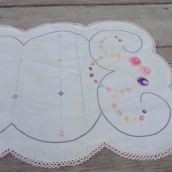 Vtg Table Runner Embroidery, Needle Work Flower Table Linen Cover, Dresser Cover, Shelf Cover, Prop, Memories, Daysgonebytreasures **