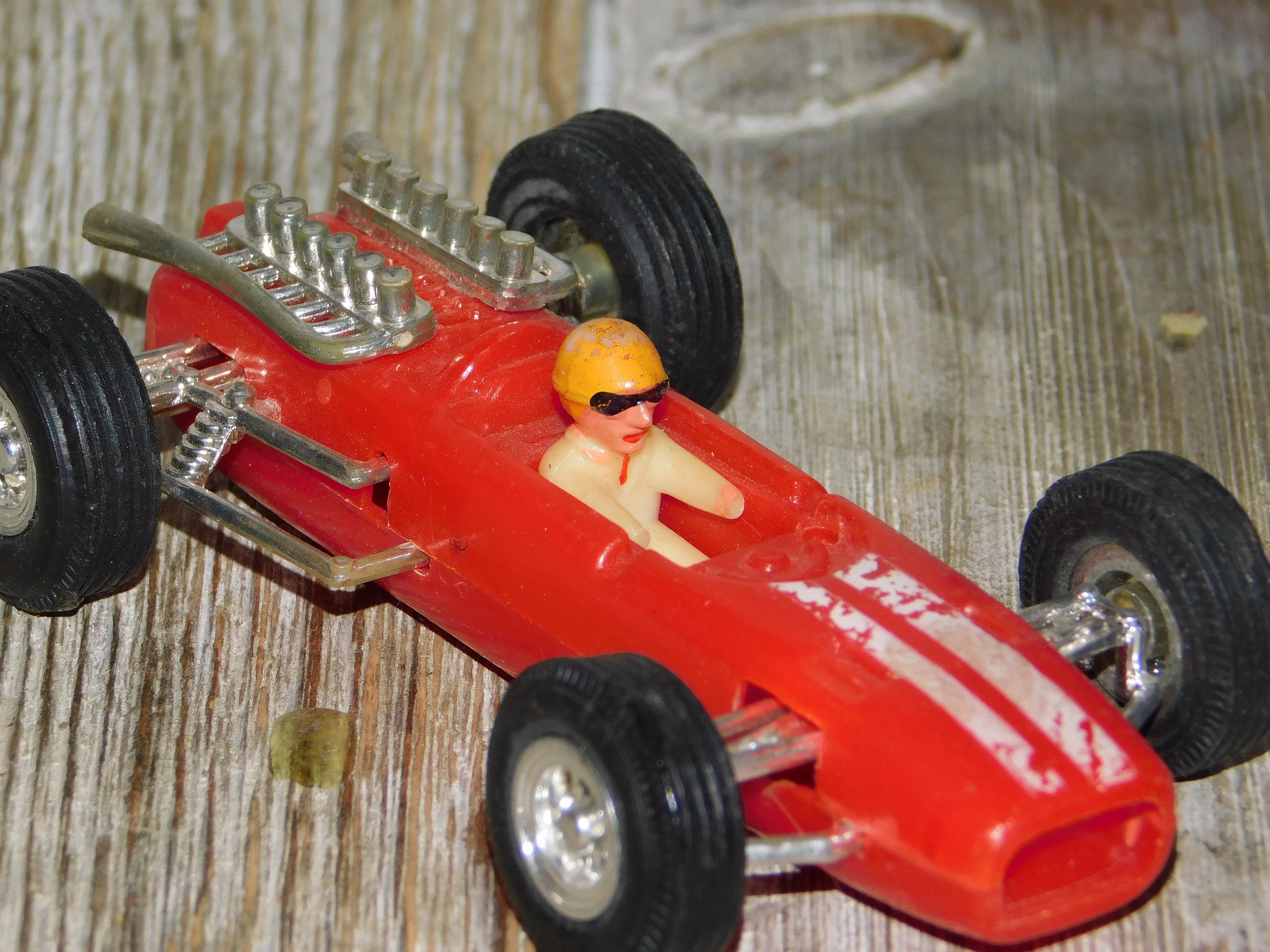 Coche de carreras de plástico rojo Ferrari, fabricado en Hong Kong, juguetes antiguos, coche de juguete antiguo, regalo, recuerdos, utilería, DERRETIÉNDOSE EN ÉL Daysgonebytreasures **