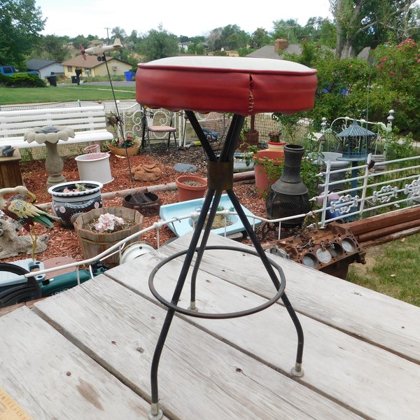 Mid Century Red Black Bar Stool Metal Base Bar Stool Retro Bar Stool Vtg Bar Stool Mid Century Home Décor Gift Prop, Daysgonebytreasures