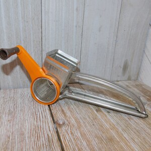 Stainless Steel Hand-Cranked Rotary Cheese Grater Ginger Shredder Kitchen  Tool