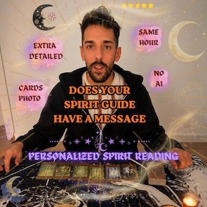 Peut inclure: Une personne portant un sweat à capuche noir zippé est assise devant une table avec des cartes de tarot et une nappe aux motifs célestes. Le texte superposé indique : DOES YOUR SPIRIT GUIDE HAVE A MESSAGE, PERSONALIZED SPIRIT READING, EXTRA DETAILED, SAME HOUR, NO AI, CARDS PHOTO.