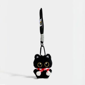 Flauschiger schwarzer Plüschkatzen-Schlüsselanhänger, Kawaii-Armband mit rotem Schal und Katze, flauschiger Katzen-Taschenanhänger für die Feiertage, Plüschkätzchen-Schlüsselanhänger als Geschenk für Katzenliebhaber