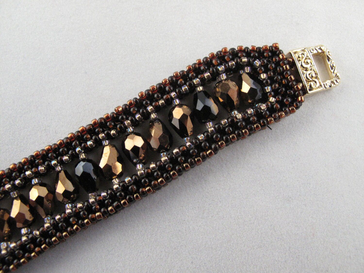 Alternating Teardrops Bracelet in Brown and Gold With Magnetic - Etsy