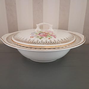 Lamode China CO. Floral Bouquet 22 Carat Gold Rim Covered Bowl
