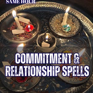 Peut inclure: Un grand plateau en métal argenté contenant quatre petits plats avec des bougies allumées, des herbes séchées et des pétales de fleurs. Le texte indique 5 REVIEWS SAME HOUR, COMMITMENT & RELATIONSHIP SPELLS et AURA & ENERGY READING.