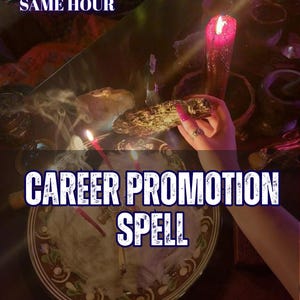 Könnte beinhalten: Ein Ritual-Set mit einem Teller mit weißem Pulver, dünnen roten Kerzen und einem Bündel getrockneter Kräuter. Textüberlagerungen zeigen 5 REVIEWS SAME HOUR, CAREER PROMOTION SPELL und AURA & ENERGY READING. Die Szene ist dunkel mit einer roten Kerze.