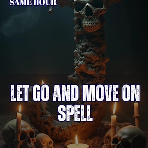 Pode incluir: Uma escultura de crânio escura e texturizada serve como peça central, rodeada por vários crânios menores e velas acesas. O texto diz 5 REVIEWS SAME HOUR, LET GO AND MOVE ON SPELL e AURA&ENERGY READING. A cena tem uma iluminação sombria.