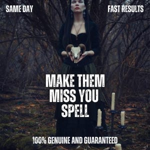 Op de afbeelding: Een persoon in een zwarte jurk houdt een ramsschedel vast in een bos met witte tekst: SAME DAY, FAST RESULTS, MAKE THEM MISS YOU SPELL en 100% GENUINE AND GUARANTEED. Een zwarte kandelaar met witte kaarsen staat op de voorgrond.