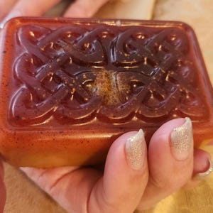 Handmade Persimmon Oil Soap: Green Tea, Turmeric, Honey imagen 8