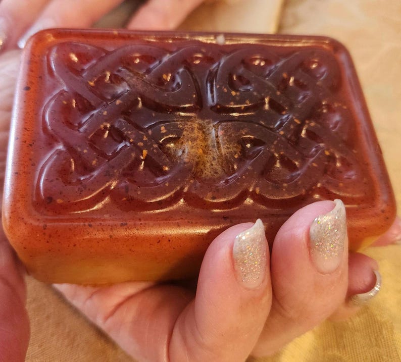 Handmade Persimmon Oil Soap: Green Tea, Turmeric, Honey imagen 8