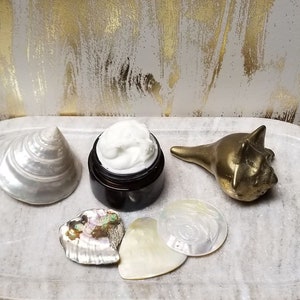 Mother of Pearl Luminous face cream add a touch of natural radiance with this illuminating cream unique luster