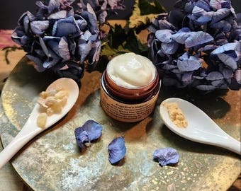 Real Bee Venom  Manuka Honey Face Cream: Organic Moisturizer for numerous uses.