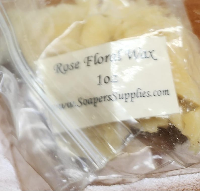 Rose Face Cream with hibiscus powder image 3