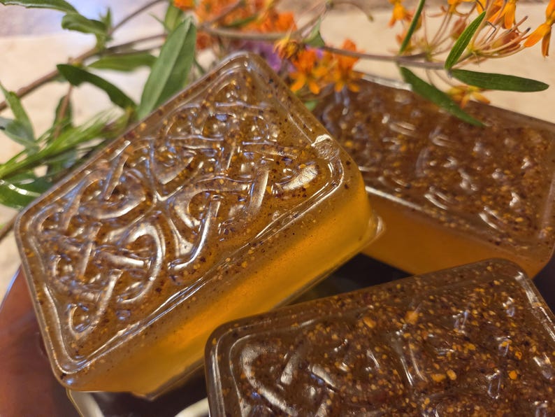 Handmade Persimmon Oil Soap: Green Tea, Turmeric, Honey imagen 9