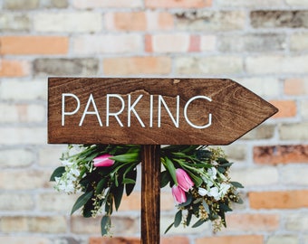 Panneau de flèche directionnelle de stationnement de mariage, panneau de mariage boisé rustique, flèche de mariage en bois, panneau de bois de mariage, panneau de stationnement