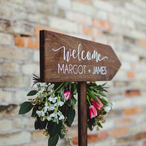 Personalized Welcome Wedding Rustic Wood Wedding Arrow with Stake, Rustic Wedding Wood Sign or Signage, Rustic Wedding Arrow for Ceremony