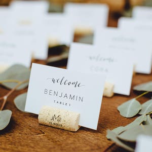 Iniciales y fecha, Portatarjetas personalizado con corcho de vino, Portatarjetas con nombre de corcho de vino, Boda temática de vino