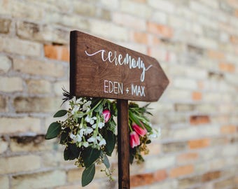 Cerimonia personalizzata Matrimonio Freccia per matrimonio in legno rustico con paletto, Insegna o segnaletica in legno per matrimonio rustico, Freccia per matrimonio rustico per cerimonia
