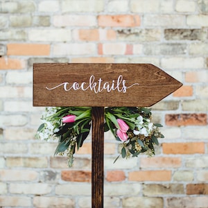 Cocktail matrimonio freccia direzionale segno, bevande rustico segno di matrimonio nei boschi, bar legno freccia di nozze, vino matrimonio segno di legno, segno di alcol