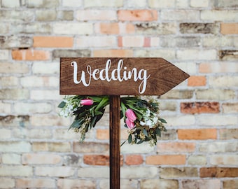 Freccia da matrimonio in legno rustico per matrimonio con paletto, cartello o insegna in legno per matrimonio rustico, freccia da matrimonio rustica per cerimonia o ricevimento