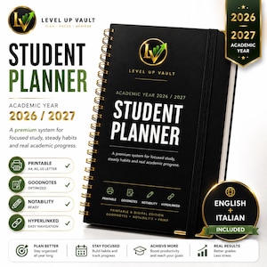 Può includere: Un'agenda studentesca a spirale nera per l'anno accademico 2026-2027. La copertina presenta il logo Level Up Vault, testo bianco e dettagli dorati. Include funzionalità digitali per Goodnotes e Notability, formati stampabili ed è disponibile in inglese e italiano.