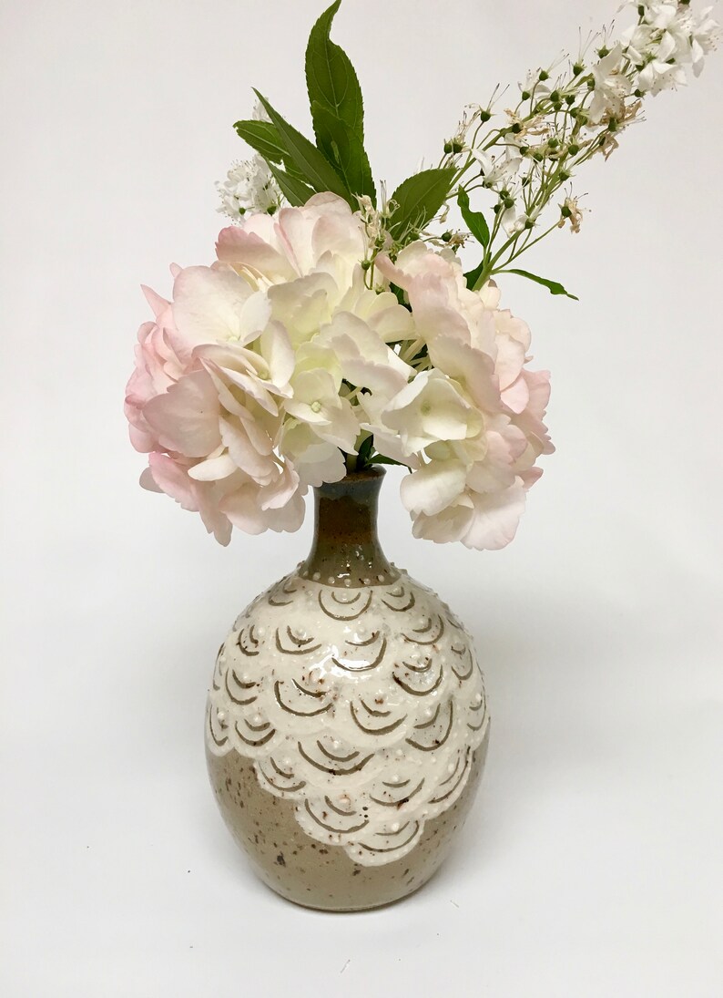Handmade vase to arrange flowers nice gift and beautiful decoration Handmade vase to arrange flowers nice gift and beautiful decoration